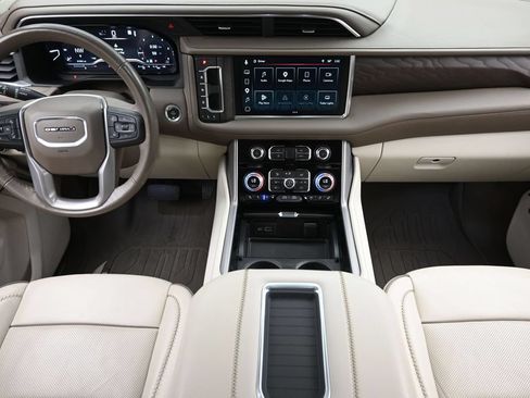 Used 2022 GMC Yukon XL Denali AWD/4WD image 16