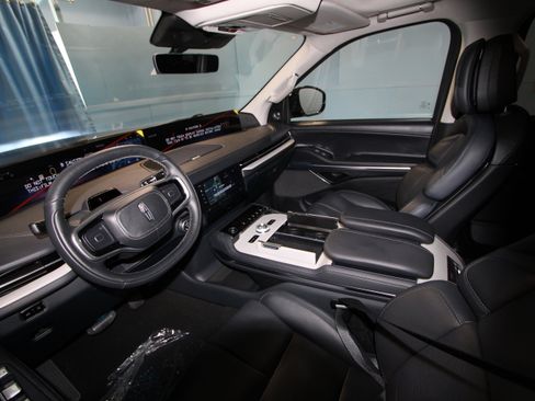 New 2026 Lincoln Navigator Reserve AWD/4WD image 2