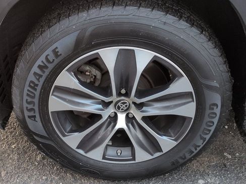 Certified 2022 Toyota Highlander XLE image 10