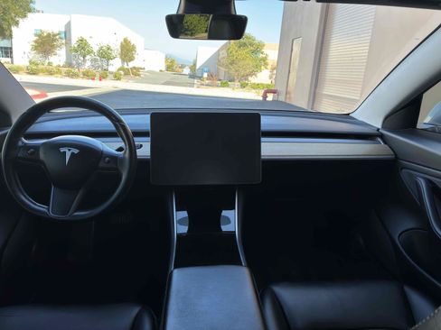 Used 2018 Tesla Model 3 Long Range RWD image 18