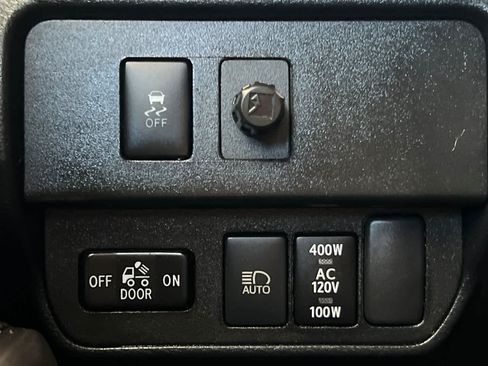 Used 2020 Toyota Tacoma TRD Off-Road w/ Technology Package RWD image 28