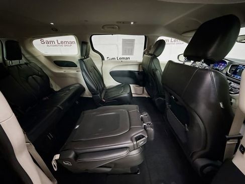 Used 2023 Chrysler Pacifica Touring-L image 26