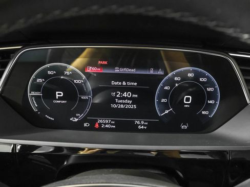 Used 2022 Audi e-tron Premium Plus w/ Premium Plus Package image 27