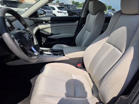 Used 2018 Honda Accord EX image 6