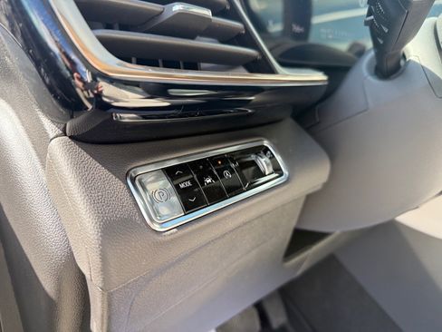 Used 2025 Buick Envision Avenir image 9