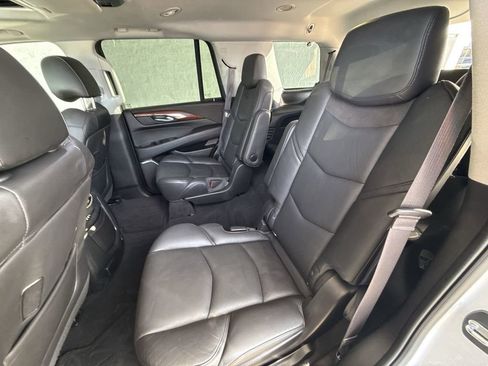 Used 2016 Cadillac Escalade Premium image 25
