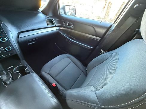 Used 2018 Ford Explorer XLT image 50