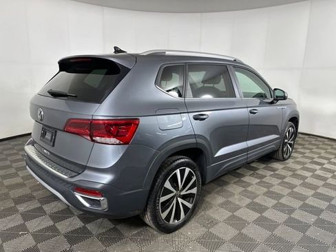 Used 2023 Volkswagen Taos SE image 3