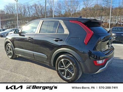 Certified 2025 Kia Niro LX image 8