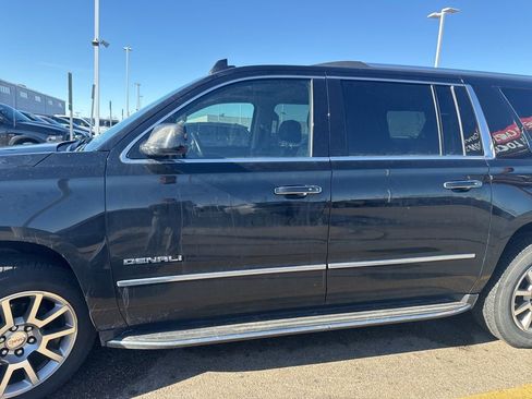 Used 2019 GMC Yukon XL Denali image 4
