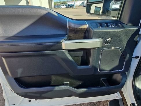 Used 2022 Ford F250 Lariat w/ Black Appearance Package image 13