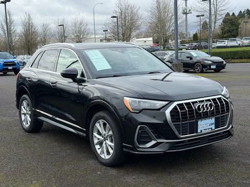 Used 2022 Audi Q3 2.0T Premium image 2