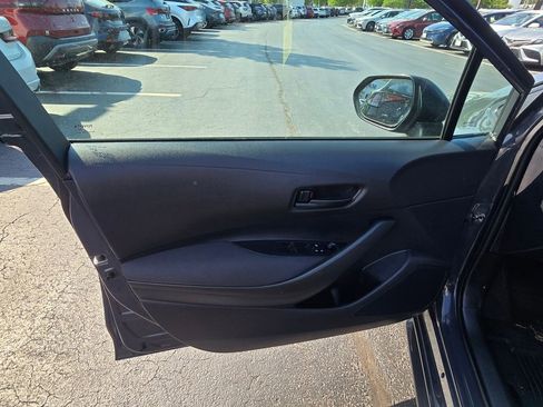 Used 2025 Toyota Corolla LE FWD image 17