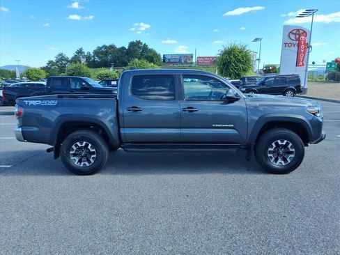 Certified 2023 Toyota Tacoma TRD Off-Road AWD/4WD image 3