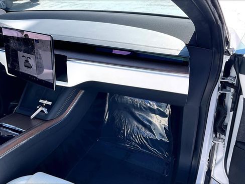 Used 2022 Tesla Model X image 16