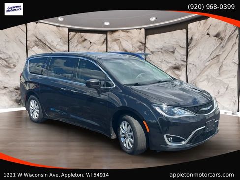 Used 2018 Chrysler Pacifica Touring Plus FWD image 10