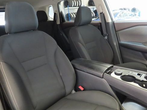 Used 2023 Nissan Rogue S image 6