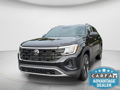 Used 2024 Volkswagen Atlas Cross Sport SE FWD image 2