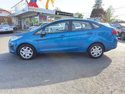 Used 2013 Ford Fiesta SE FWD image 3