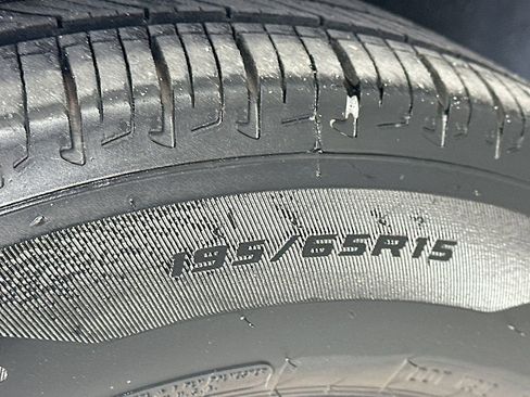 Used 2014 Toyota Prius Four image 32