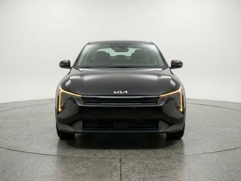Used 2025 Kia K4 FWD image 2