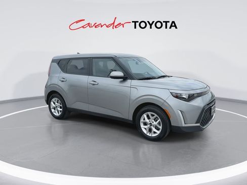 Used 2025 Kia Soul LX w/ LX Technology Package FWD image 2