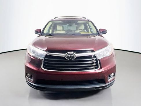 Used 2015 Toyota Highlander Limited w/ Driver Technology Package FWD image 2