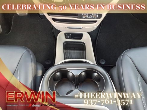 Certified 2024 Chrysler Pacifica Touring-L image 24