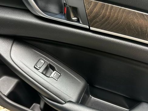 Used 2018 Honda Accord Touring image 20