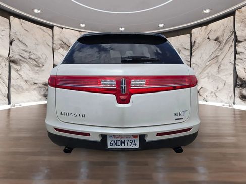 Used 2010 Lincoln MKT AWD image 7