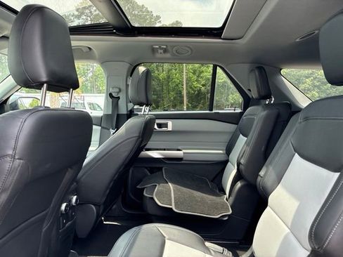 Used 2022 Ford Explorer XLT w/ Equipment Group 202A AWD/4WD image 21