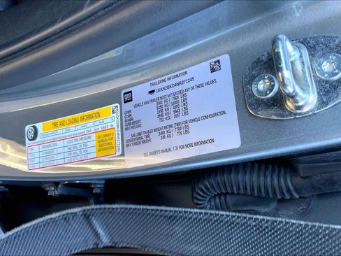 Used 2022 GMC Yukon SLT w/ SLT Premium Package image 32