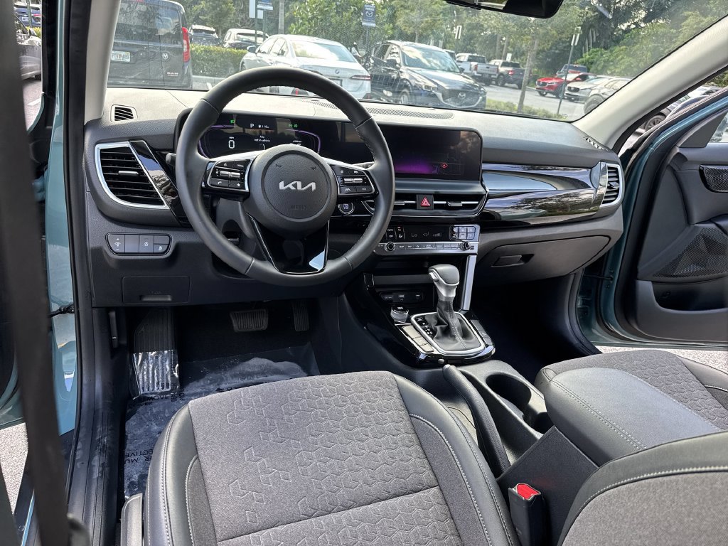 Used 2025 Kia Seltos S FWD image 35