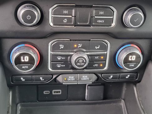 Used 2024 Chevrolet Tahoe LT AWD/4WD image 22