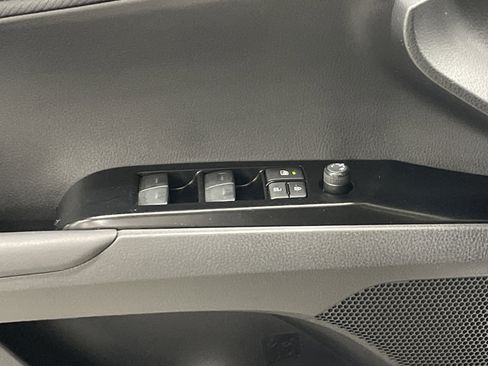 Used 2025 Toyota Camry SE image 15