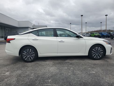 Used 2025 Nissan Altima 2.5 SV image 8