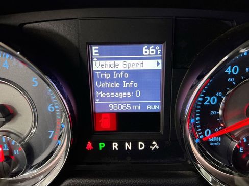 Used 2014 Chrysler Town & Country Touring image 8