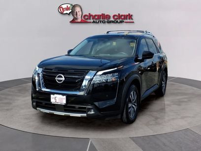 Used 2022 Nissan Pathfinder SL