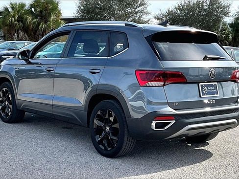 Certified 2022 Volkswagen Taos SE w/ Panoramic Sunroof Package image 7