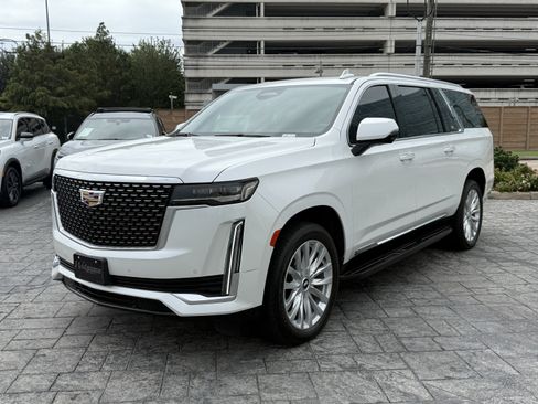 Used 2023 Cadillac Escalade ESV Luxury RWD image 3