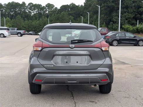 New 2025 Nissan Kicks Play S image 4