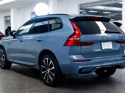 Used 2023 Volvo XC60 B5 Plus image 4