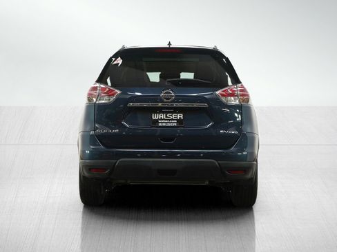 Used 2016 Nissan Rogue SV w/ SV Premium Package AWD/4WD image 4