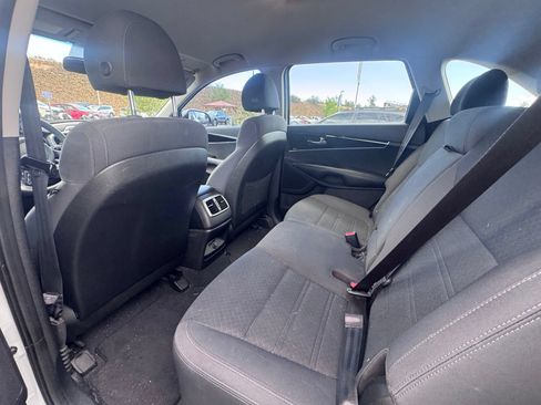Used 2018 Kia Sorento L FWD image 9