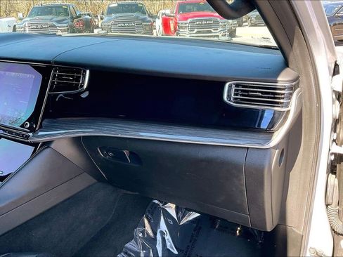 Used 2022 Jeep Wagoneer Series III w/ Flexible Seating Group image 15