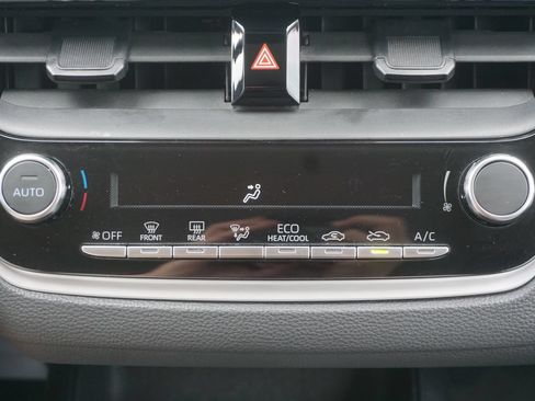 Used 2024 Toyota Corolla LE FWD image 11