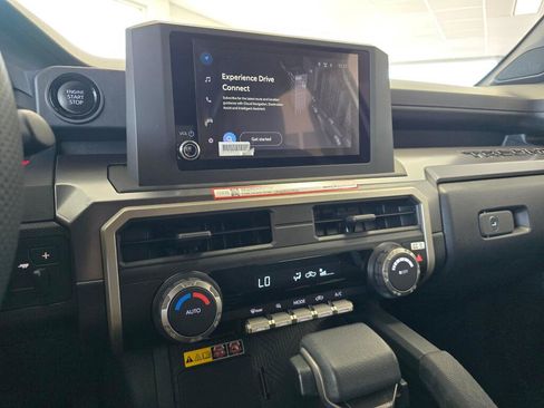 Certified 2025 Toyota Tacoma SR5 w/ SR5 Upgrade Package AWD/4WD image 23