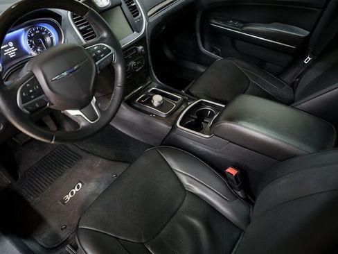 Used 2015 Chrysler 300 C w/ Light Group RWD image 13