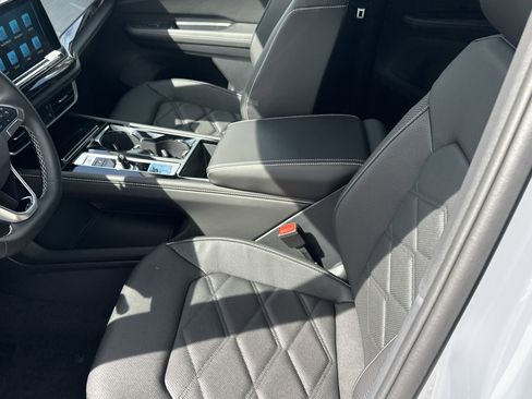 New 2026 Volkswagen Atlas Cross Sport SE FWD image 16