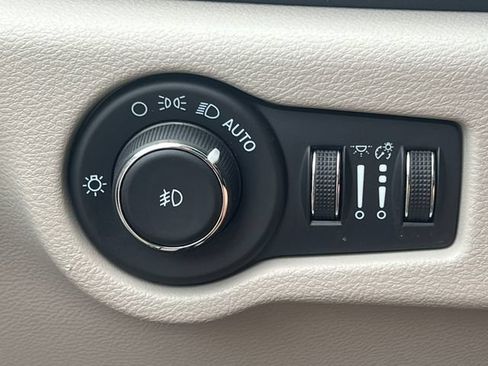 Used 2023 Chrysler Pacifica Touring-L FWD image 20